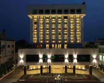 The Gateway Hotel M G Road - Vijayawada - Building