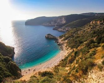 Dive into Summer - Kirki's Cozy Pool Gem on Paxoi - Gaios
