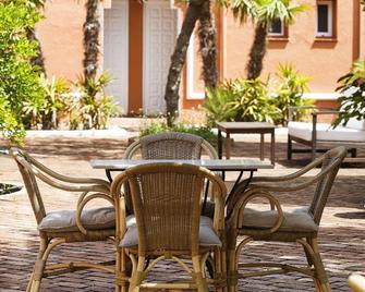 Hotel Madreselva - Barbate - Patio