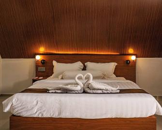 Kawaland Glamping Resort - Telukbakau - Sovrum
