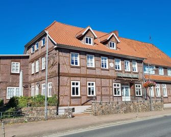 Landhaus Amelinghausen Ferienzimmer - Amelinghausen - Edificio