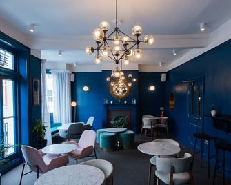 The Masons Arms Hotel - Louth - Lounge