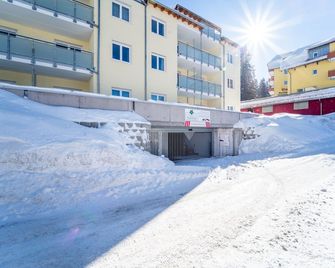 Feldberg Lodge Ferienwohnung: Skilift, Tiefgarage, Whirlpool, Skischrank, uvm - Feldberg - Gebäude
