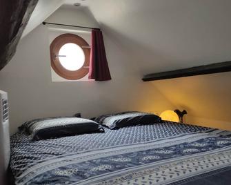 Chez Aurélia: Tiny house with private jacuzzi - La Couture-Boussey - Habitación