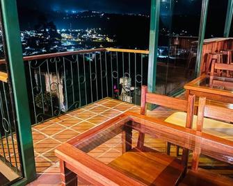 Hotel Tapanti Media - Orosí - Balcón