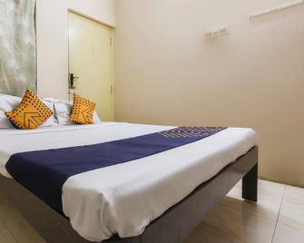 Spot On Sri Ranga Lodge - Hassan - Slaapkamer