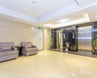 Lavande Hotel Guangzhou Zhongshanba Metro Station Branch - Guangzhou - Lobby