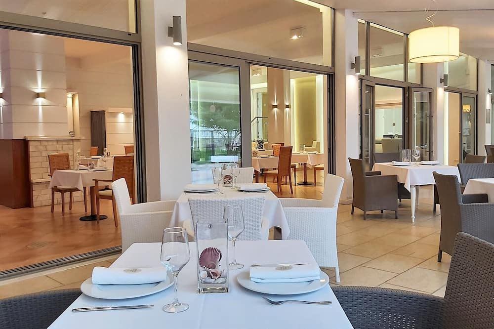 Akrogiali Exclusive Hotel (Adults Only)