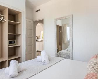 Apartamentos Sunsets - Son Bou - Quarto