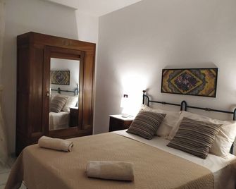 Fabulous apartment in the historic center, bright and with easy parking - Spoleto - Bedroom