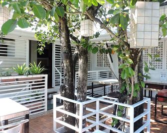 Orange Mangrove Pension House - Puerto Princesa - Patio