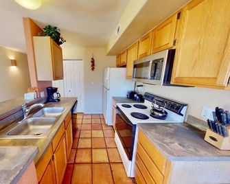Kokopelli's Kiva #3230 - Moab - Kitchen