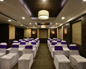 Hotel Leafio Marigold-Near Airport - Mumbai