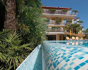 Hotel Capri Bardolino 3S - Bardolino - Pool