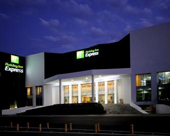 Holiday Inn Express Toluca - Toluca - Edificio