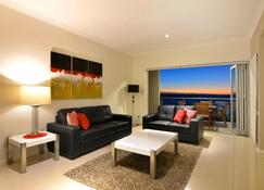 Bunbury Seaview Apartments - Bunbury - Living room
