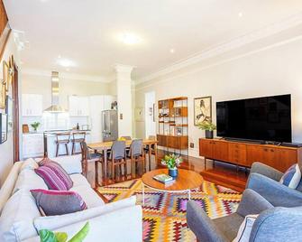 The Federation Cottage - Executive Escapes - Perth - Living room
