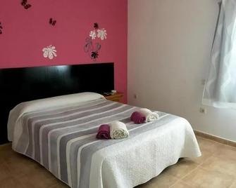 Hostal Catedritos Ibéricos A-5 Km 154 A 5 Km De Oropesa A 1 Km De Herreruela De Oropesa - Herreruela de Oropesa - Bedroom