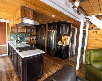 Sunriver Charmer-Updated Family Cabin W/Sharc, Village Access-Comfortable For 6 - Sunriver - Kitchen