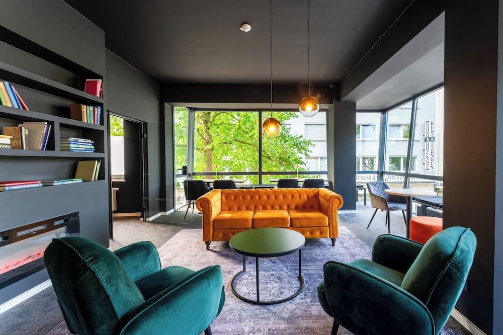 Juststay Essen Hotel & Apartments - Essen - Oleskelutila
