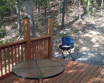 Hickory Hideout the Cabin Is Surrounded By A Large Area Of Trees For Privacy - Mena - Balcon