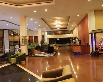 Swiss Traffalgaar Luxury Hotels - Nashik - Lobby