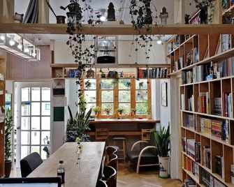 Time Travelers Relax - Hostel (Foreigners Only) - סיאול - חדר אוכל