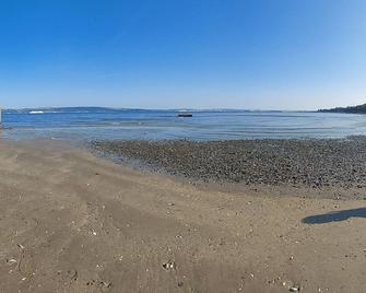 Lough Mill House - Newtownabbey - Beach