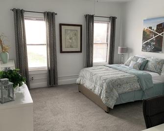 Stylish 2BD/1BA apartment located in Federal Hill - Baltimore - Bedroom