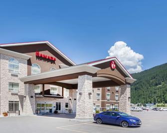 Ramada by Wyndham Creston - Creston - Edificio