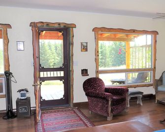 Fiddlehead Cabin With Outdoor Sauna by Riding Mountain National Park, Clear Lake - Erickson - Sala de estar