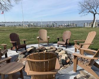 River Front, Private Single Family Home - Grasonville - Terasa