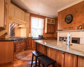 Secluded Retreat. Perfect for West Point Families! Gourmet Kitchen! - Newburgh - Cocina