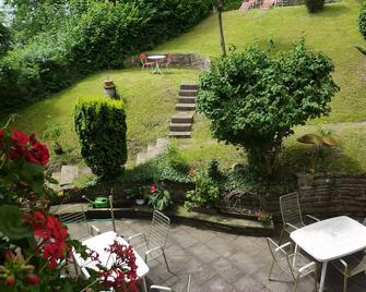 Atina Hotel - Bad Wildbad - Patio