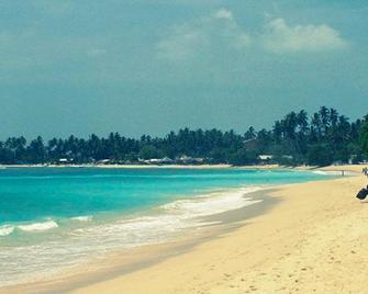 Kahuna Hotel - Unawatuna - Beach