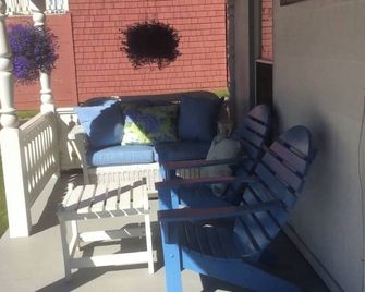 10 Steps To Long Sands Beach/Sleeps 12/5 bedrooms/3 full baths - York - Balkon