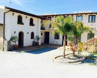 Borgo Camicia In - Barcellona Pozzo di Gotto - Edificio