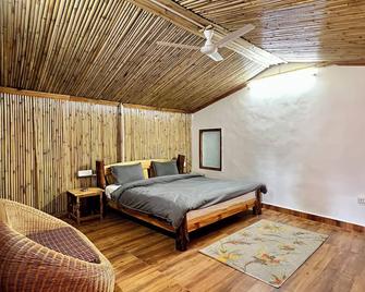 The Chail Heights Hotel and Resort - Chail - Bedroom