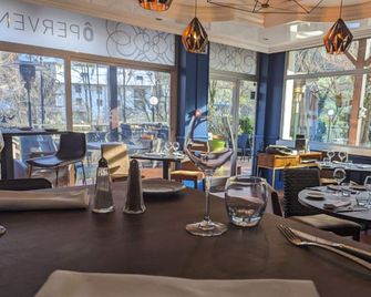 Hôtel Restaurant Ô Pervenches - Chambéry - Restaurant