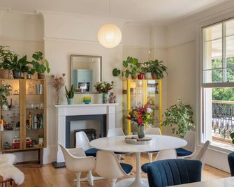 Archery Retreat, Pet Friendly, With A Garden In St Leonards-On-Sea - St. Leonards-on-Sea - Dining room