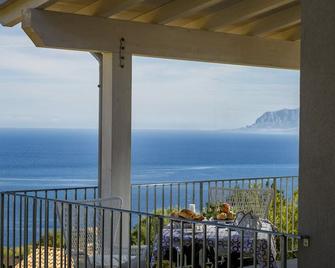 Villa Rosaria 2 Km from the RIserva Natural of the Zingaro - Scopello - Balkon