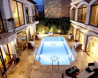 Saint John Hotel - סלקוק - בריכה