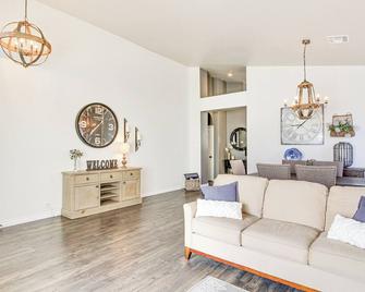 Stunning Oro Valley Home Near Catalina State Park - Oro Valley - Obývací pokoj