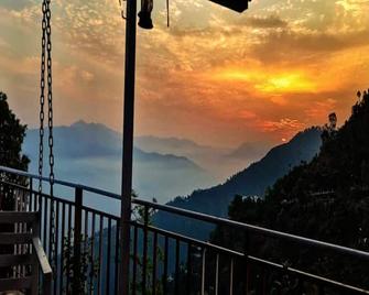 Kasana Club Mussoorie - Mussoorie - Balcony