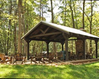 The Woods at The Retreat at Deer Lick Falls - Monteagle - Binnenhof