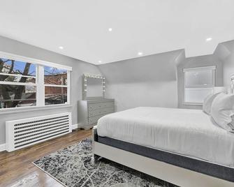 Beautiful modern 3 bedroom private house - Queens - Bedroom