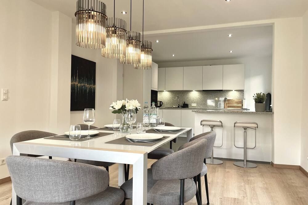 NEW: Top vacation home in Hanover, 120 sqm - modern, quiet. Close to the trade fair & city center. - Hannover - Comedor