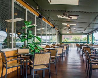 Clarion Hotel and Suites Riverfront - Oswego - Restaurant