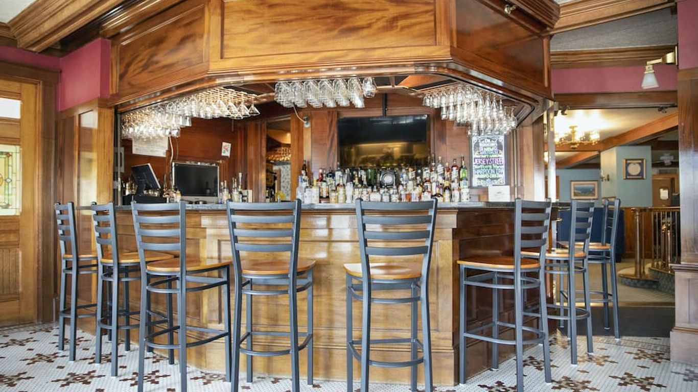 Winthrop Arms Hotel -Boston Logan Airpor