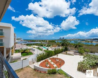 A Caribbean Dream Vacation w/ Breathtaking Views - Simpson Bay - Balcony